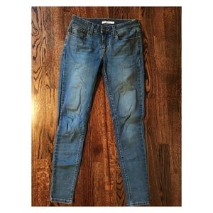 Levi’s low rise size 27